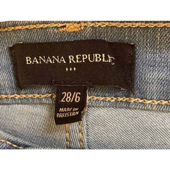BANANA REPUBLIC DENIM CUT OFF SHORTS LIGHT WASH SZ US 6 - Picture 3 of 6